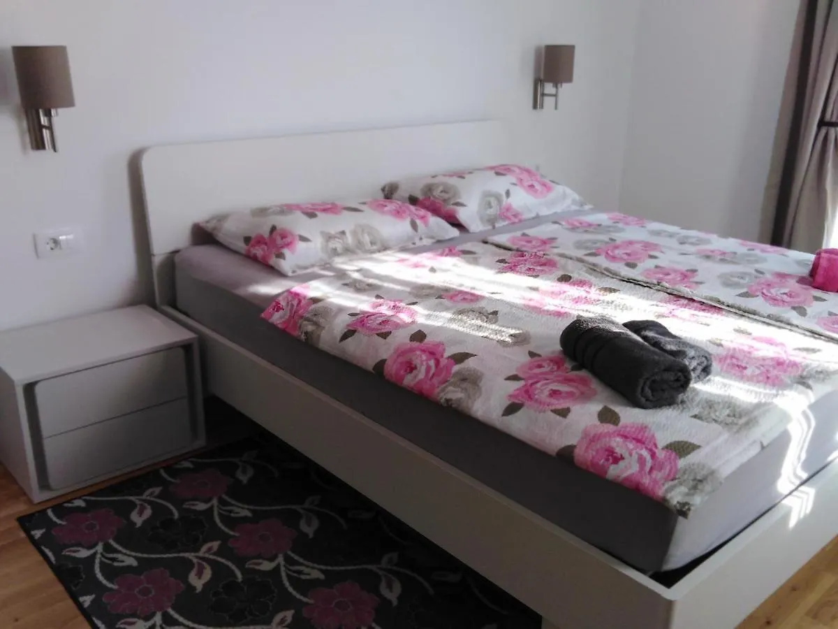 Villa Vila Dubravka - Schoen Und Komfortabel Inmitten Von Olivenbaeumen Und Weinbergen Mit Whirlpool Valtura Kroatien